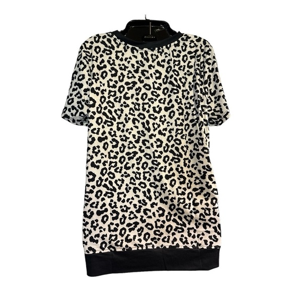 Leopard Print Short Sleeve Crew Neck Top - Picture 3 of 5